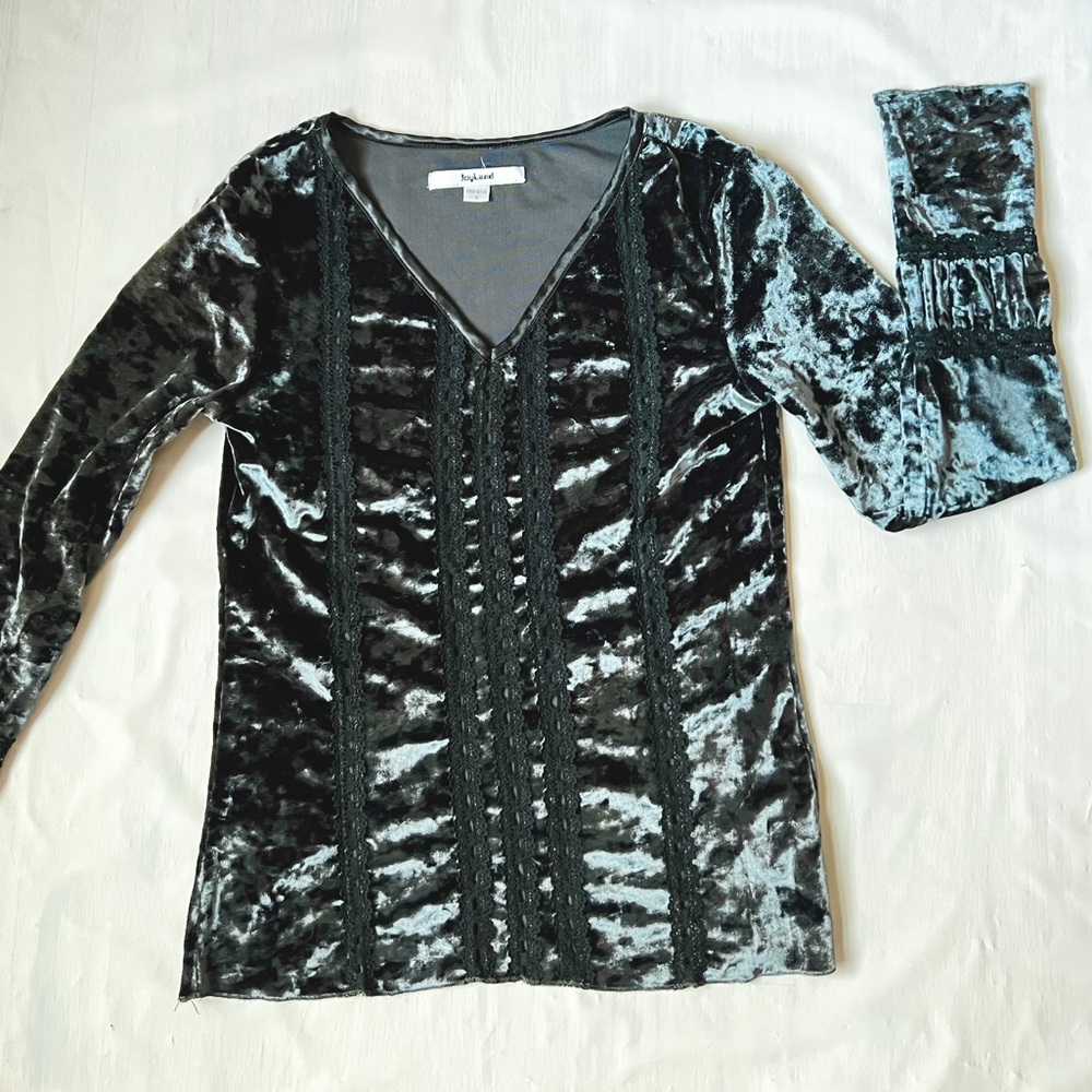 Joyland Velvet V-Neck Blouse navy blue Lace Trim Ruffle Cuff shimmering goth XS
